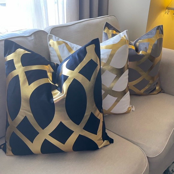 Luxury velvet  pillow grey,white, black with foil gold print Cover 
22x … - Picture 7 of 17